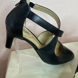 Life Stride Open Side Ankle Strap Zip 3” Heels Sz 9.5